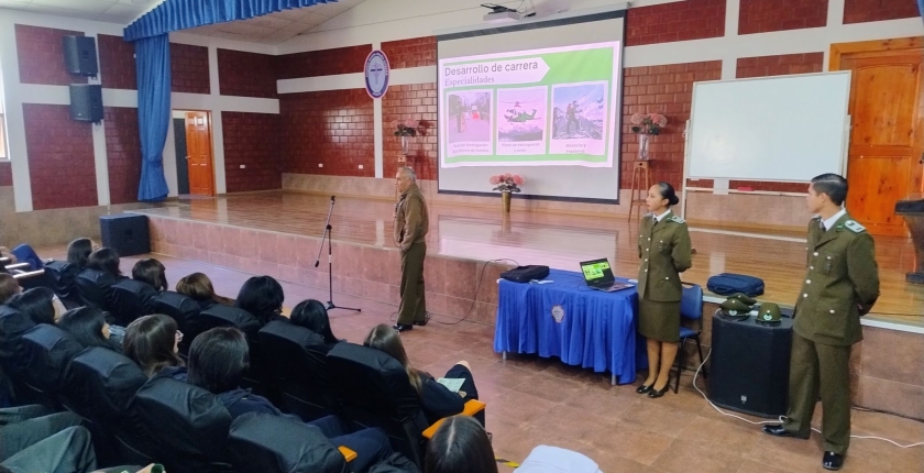 Carabineros de Chile dicta Charla vocacional para estudiantes de 4° Medio